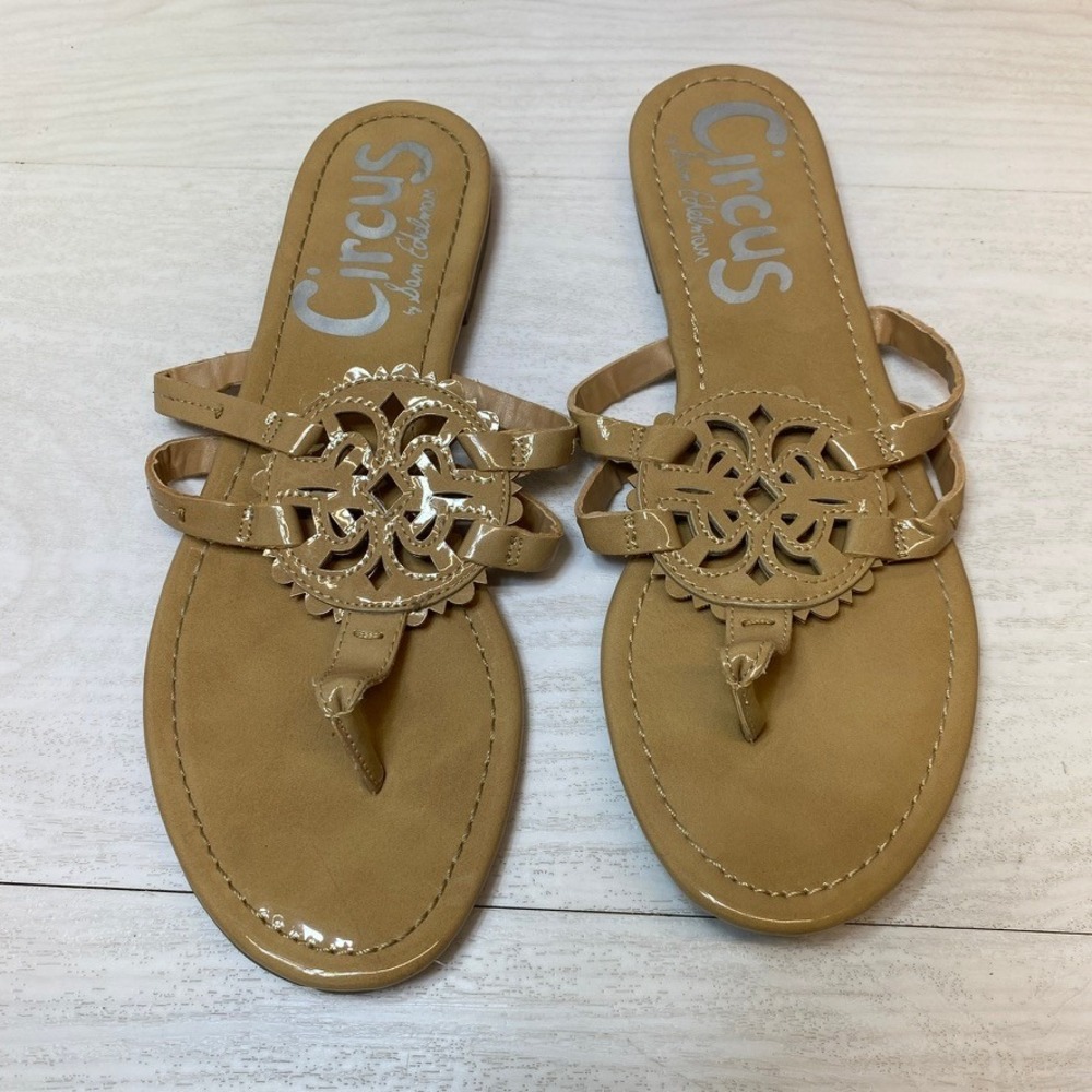 Circus by Sam Edelman Womens 8.5 Sandals Cherri Thong Tan Patent Medallion Flat
